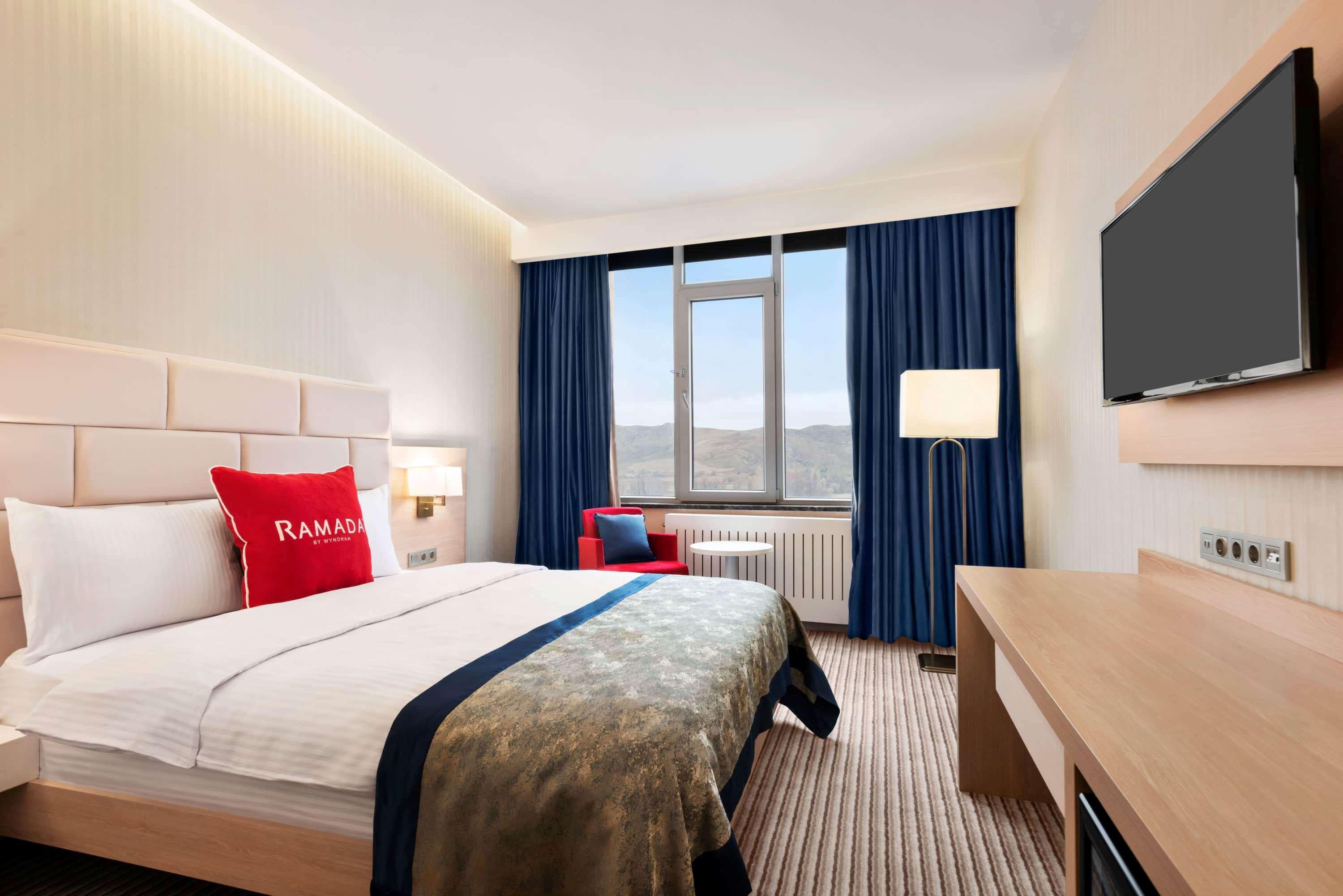 Ramada By Wyndham Sivas Hotel Exterior photo
