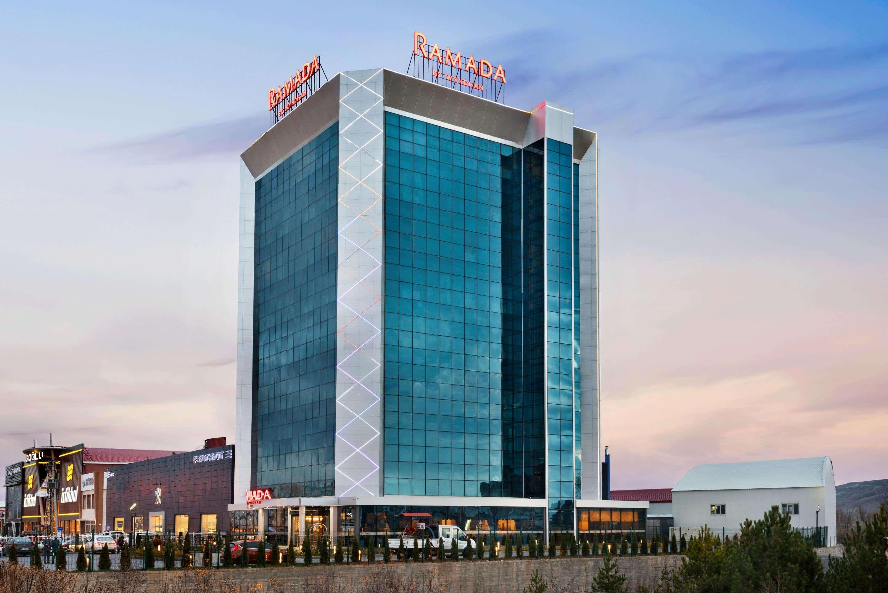 Ramada By Wyndham Sivas Hotel Exterior photo